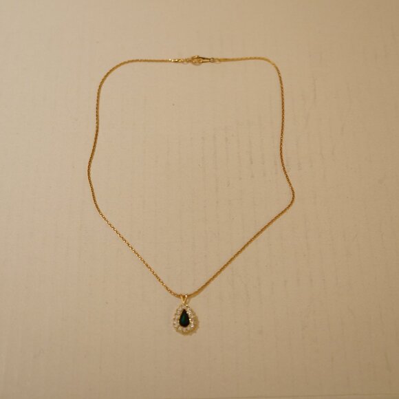 VINTAGE AVON EMERALD GREEN CRYSTAL TEARDROP NECKLACE - Picture 4 of 12